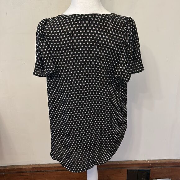 LOFT Black and White Flutter Short Sleeve Sleeve Blouse Size S EUC - Picture 6 of 9